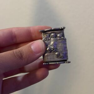 Ms Dee Pewter Trinket Box 38  Bed with cat kitten earrings